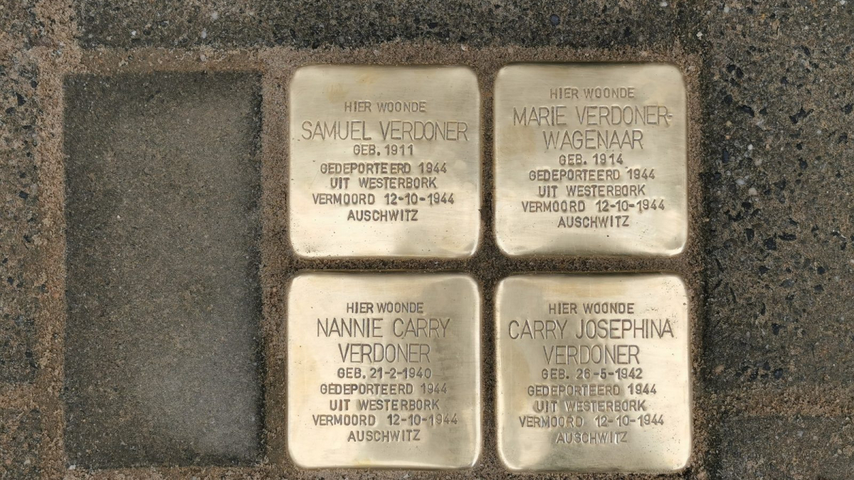 Stolpersteine Voor De Laatste Voorzanger Van De Joodse Indische Buurt En Zijn Gezin Geplaatst